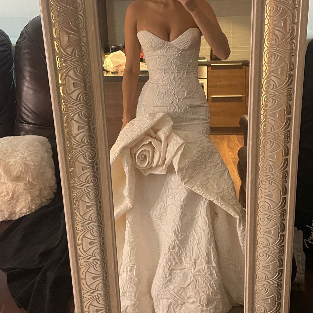 Ines Di Santo - Camelia - Label Size 6